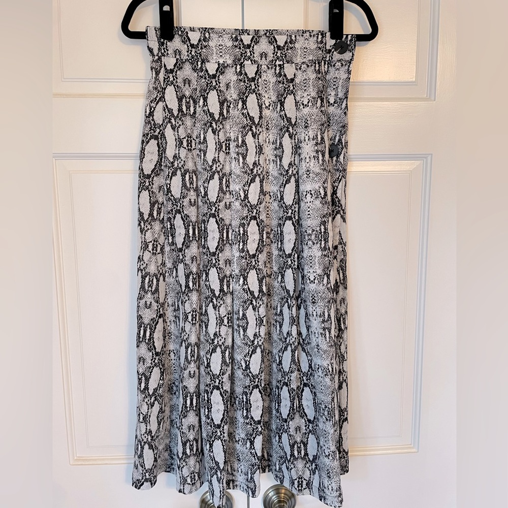 Charisma Snake Skirt, Slit and Button Down Side, Size M, NWT